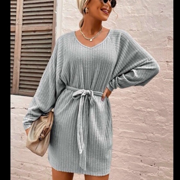 👑WOMEN’S LONG-SLEEVE GREY SWEATER DRESS WITH TIES! - Picture 2 of 4